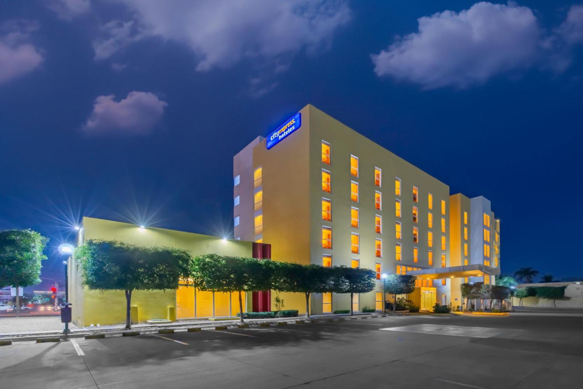 City Express By Marriott Ciudad Obregon Exterior photo
